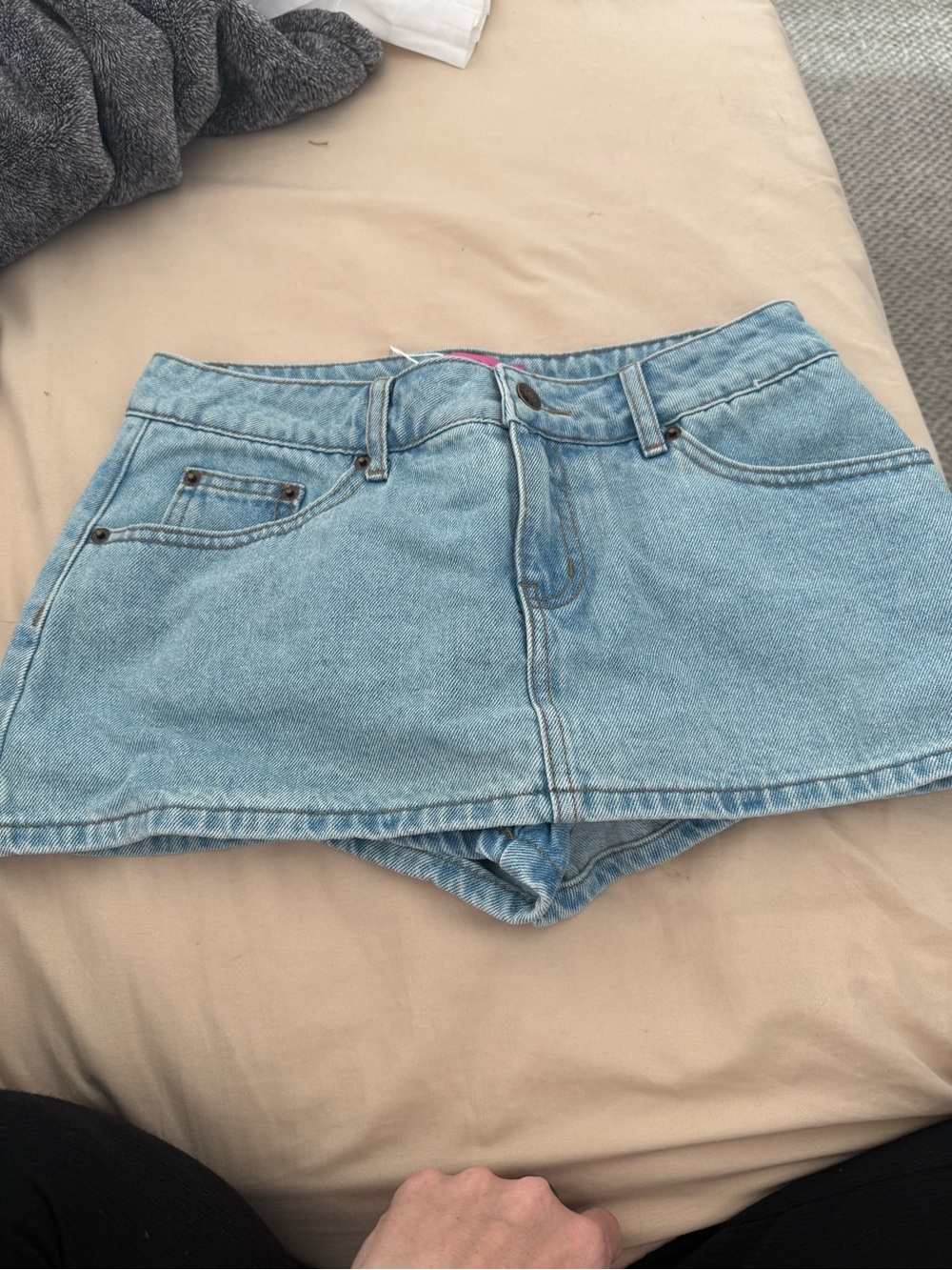 Edikted camelia mini denim skort light blue size small